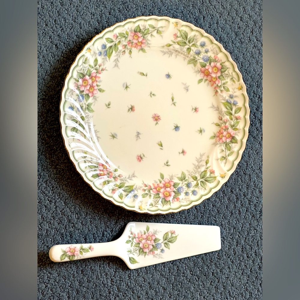 Andrea by Sadek Floral Cake Server Set